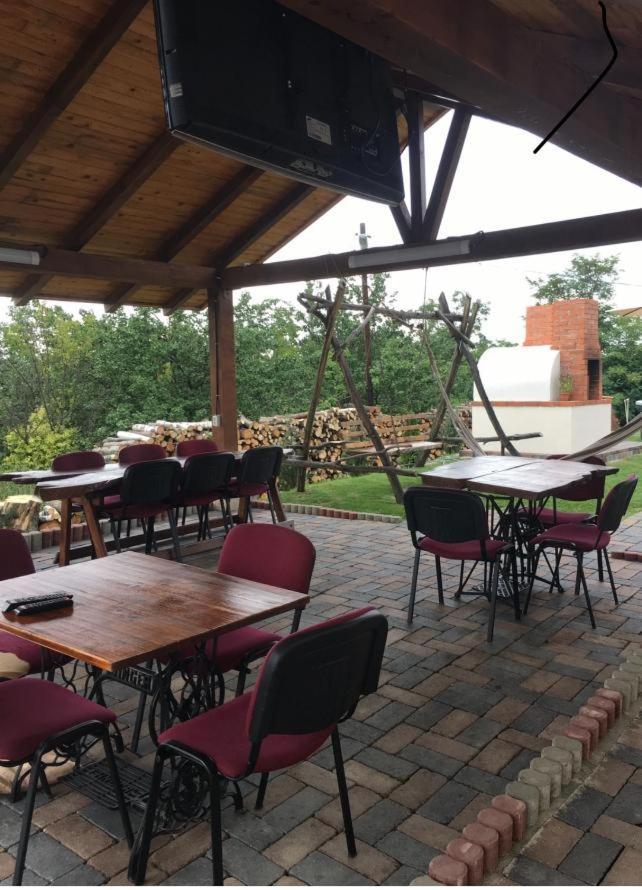 Caravans Park & Glamping Tents In The Vineyard Villa Turda Exterior foto