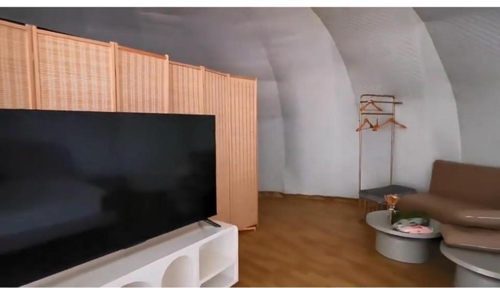 Caravans Park & Glamping Tents In The Vineyard Villa Turda Exterior foto